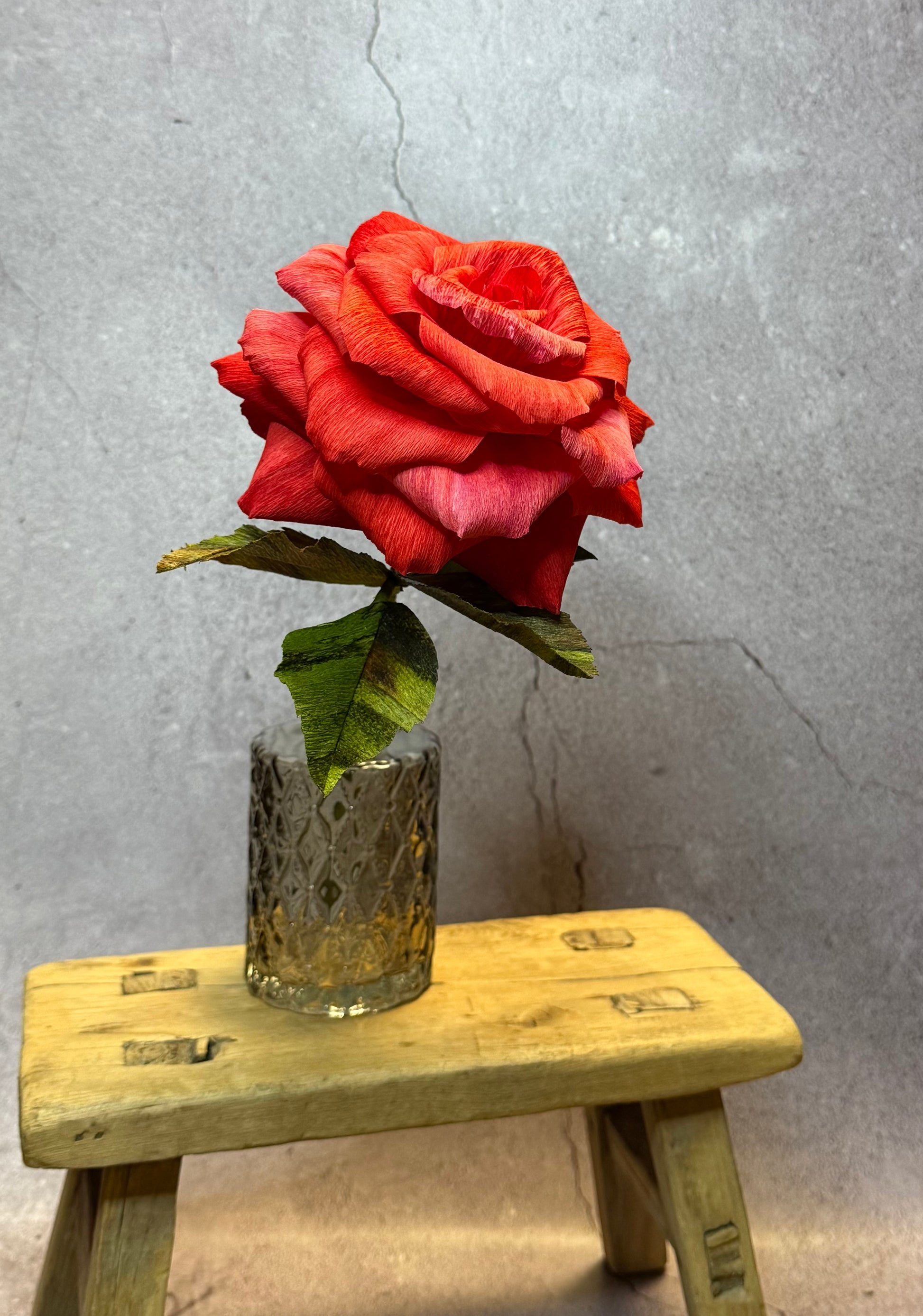 Short Stem Rose in Vase
