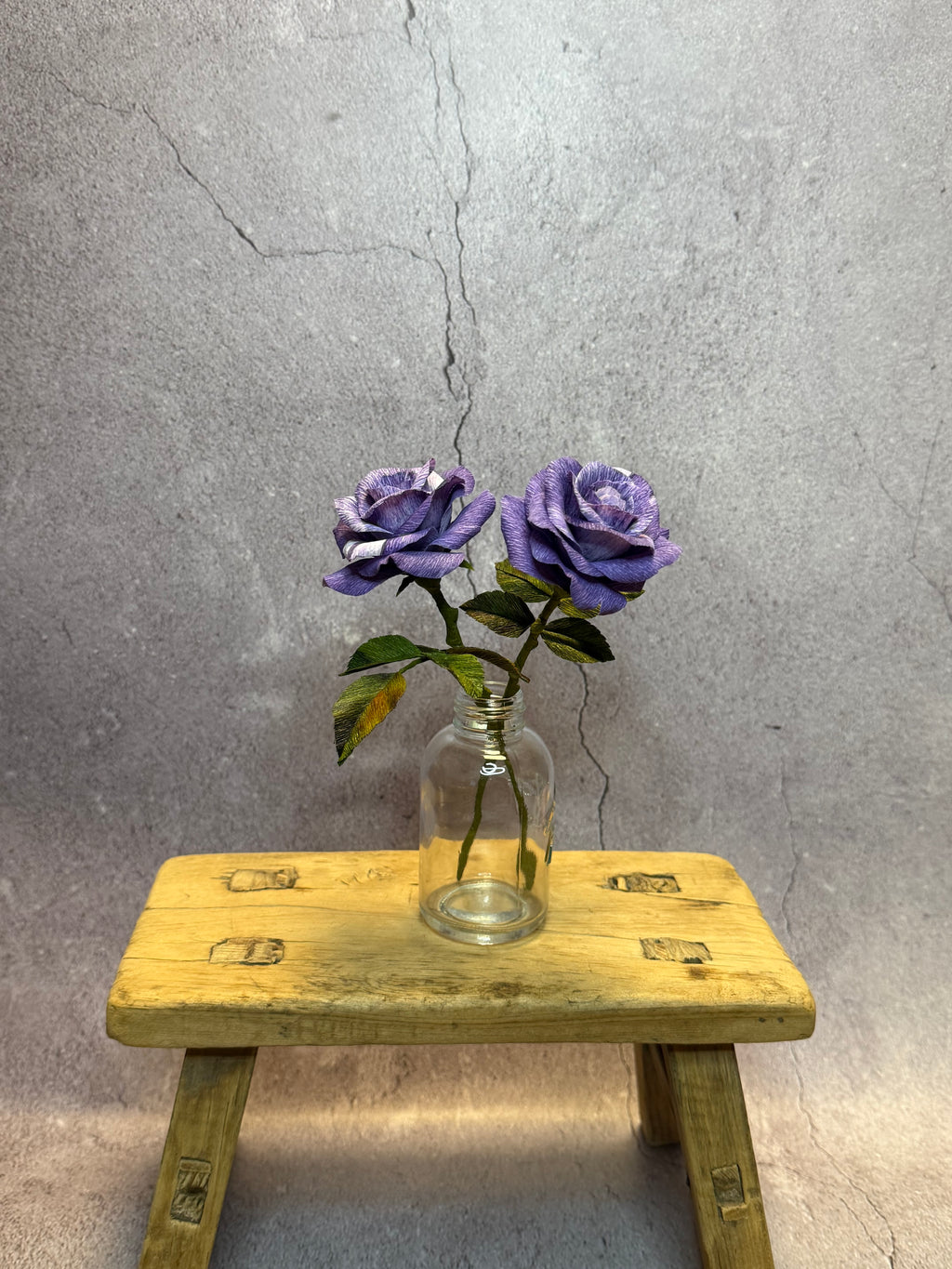 Mini set of purple roses in Vase