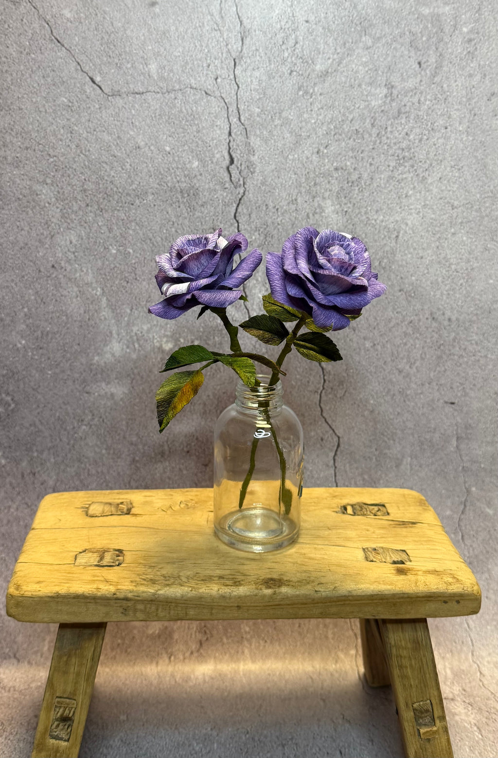 Mini set of purple roses in Vase