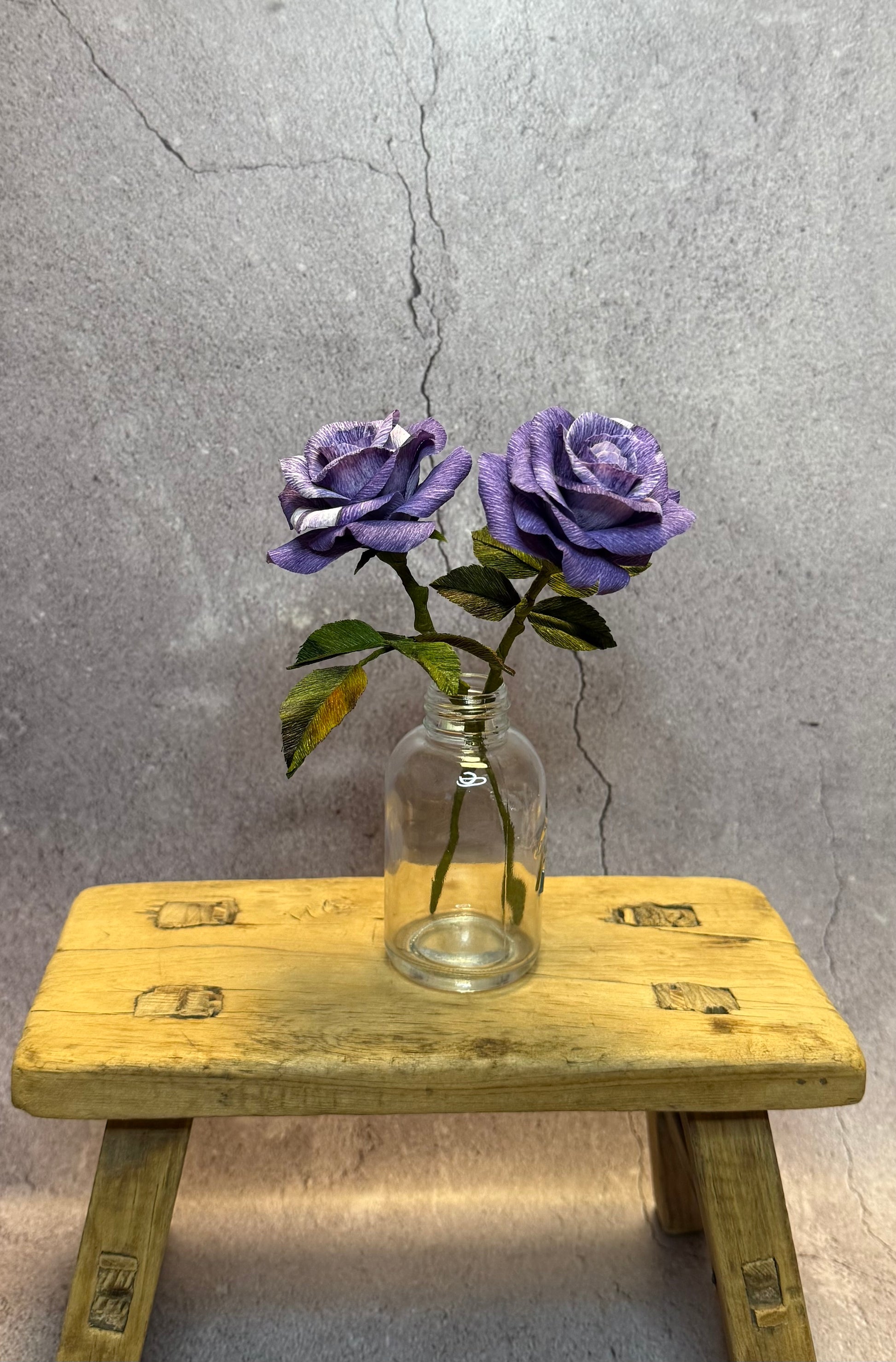 Mini set of purple roses in Vase