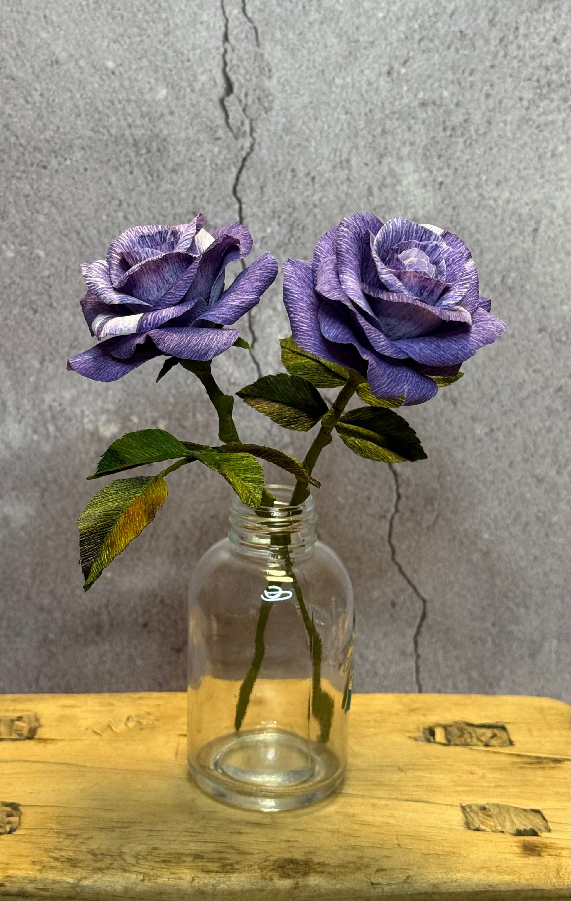 Mini set of purple roses in Vase